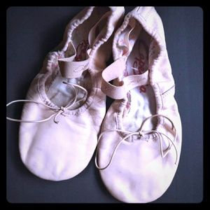 Capezio ballet slippers size 7